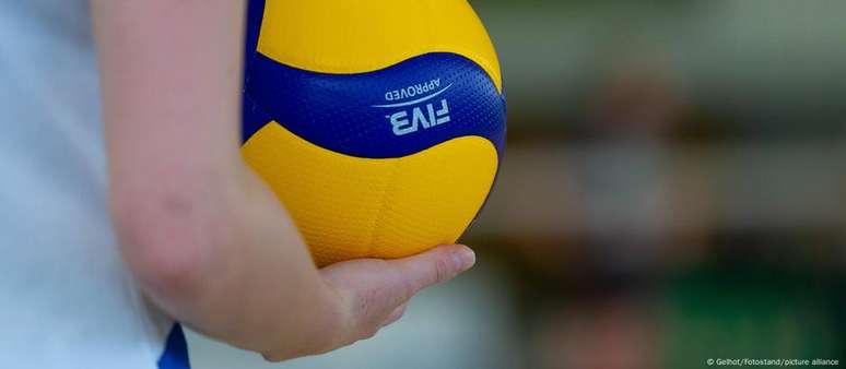 Brasileira jogou em diversos países e tem 15 anos de carreira