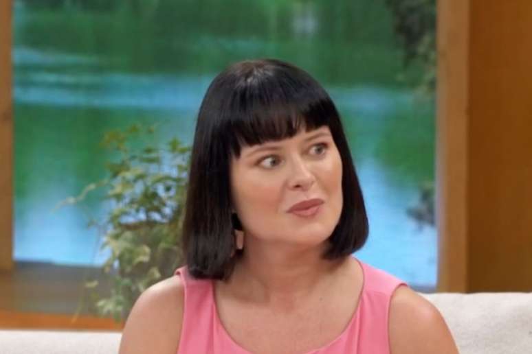 Mari Bridi fica constrangida com pergunta pessoal no Encontro