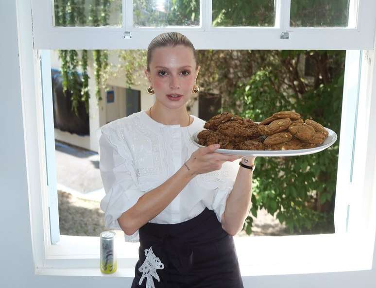 Isa Scherer comes under fire for her salary in a sweet shop vacancy advert