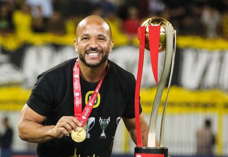 Italo celebrates title with Al Hussein