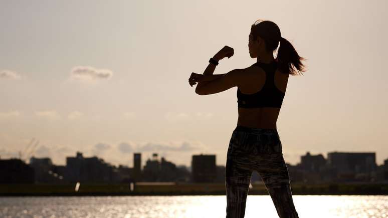 A testosterona influencia a libido, o humor e a energia das mulheres; entenda seus efeitos, e formas seguras de mantê