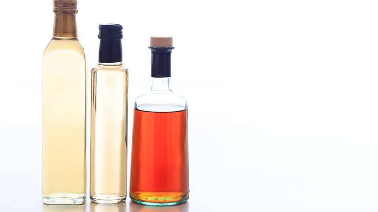 O uso equilibrado do vinagre dilu&iacute;do contribui para a elimina&ccedil;&atilde;o de microrganismos e assegura refei&ccedil;&otilde;es mais saud&aacute;veis e agrad&aacute;veis ao paladar &ndash; depositphotos.com / gioiak2