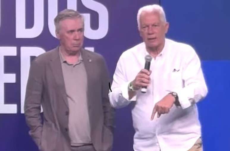 Emerson Leão ao lado de Ancelotti –