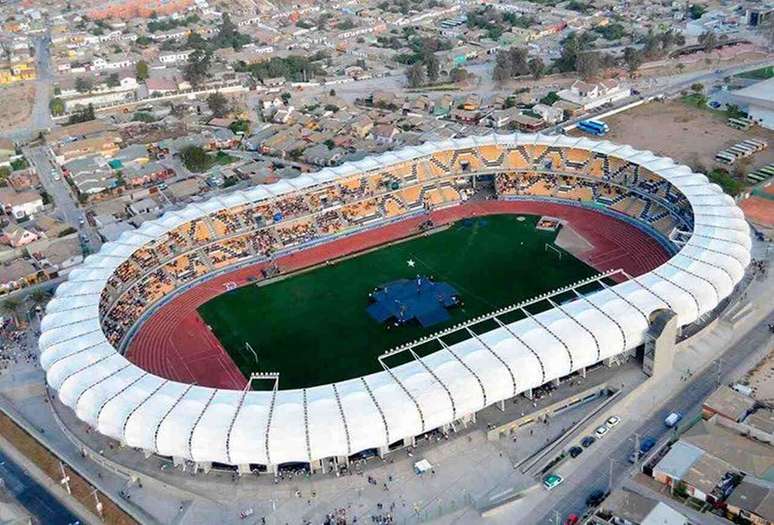 Casa do atual campeão chileno, o Estádio Francisco Sánchez Rumoroso –