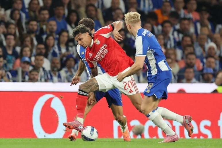 రిచర్డ్ రియోస్ మైదానంలో బెన్ఫికా యొక్క అత్యుత్తమ ఆటగాడు -