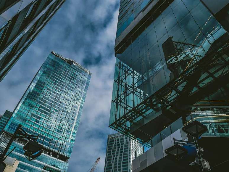 Fundos imobiliários TOPP11 e TRBK11 sobem