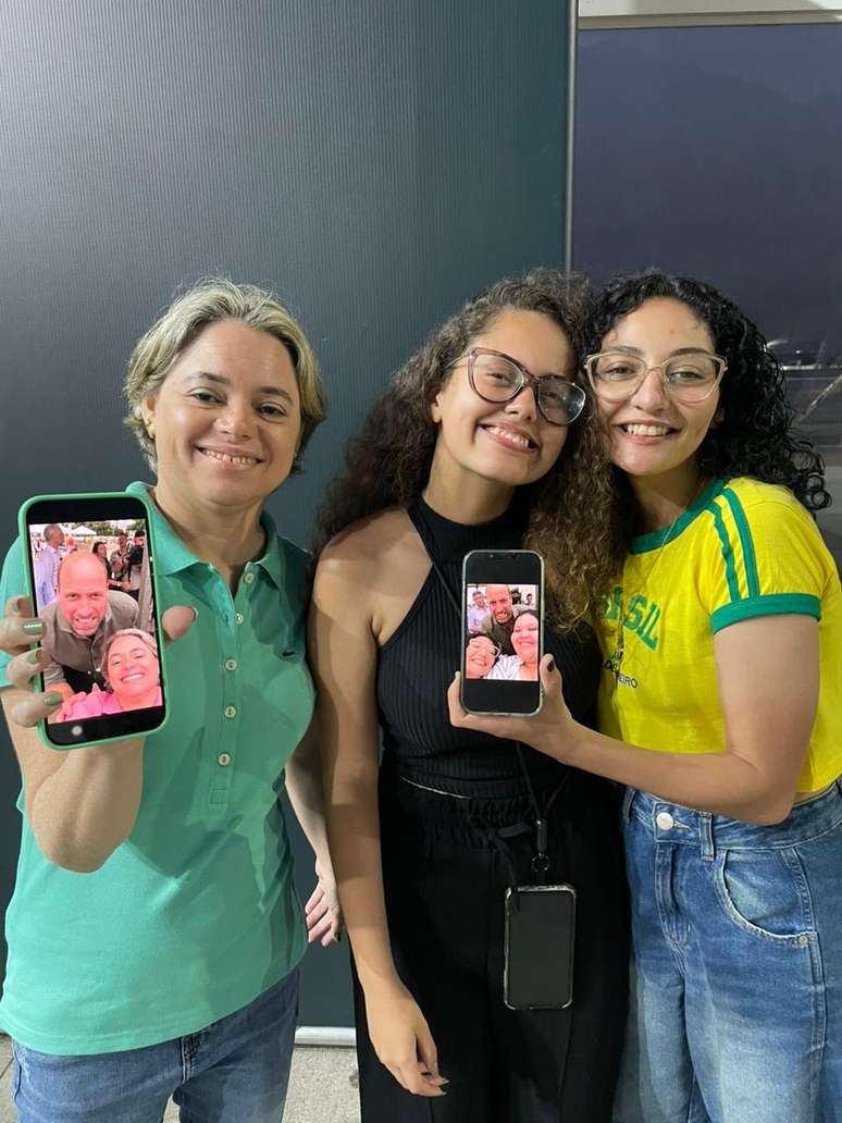 Brasileiras tiram foto com príncipe William