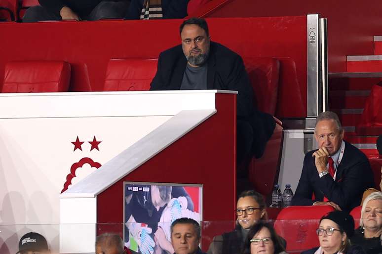 Marinakis durante partida do Nottingham Forest 