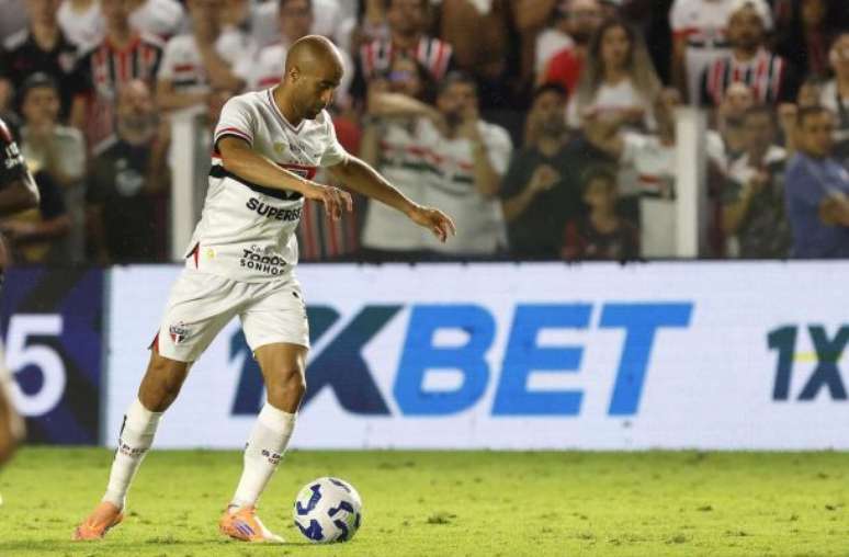 São Paulo tem cautela com minutos jogados de Lucas Moura –