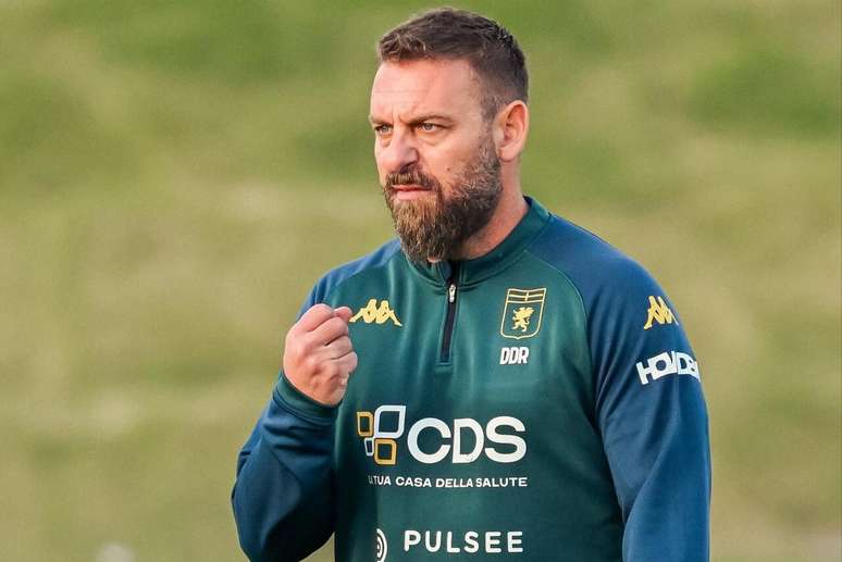 De Rossi em seu primeiro treinamento como treinador do Genoa &ndash;
