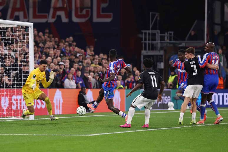 Ismaila Sarr foi o destaque da vitória do Crystal Palace –