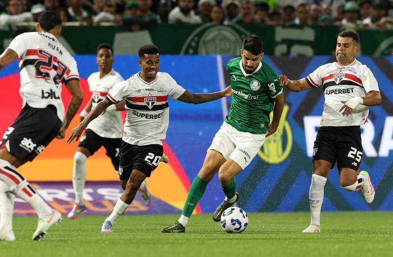 Palmeiras venceu o S&atilde;o Paulo na Arena Barueri em seu &uacute;ltimo cl&aacute;ssico como mandante no Brasileir&atilde;o &ndash;