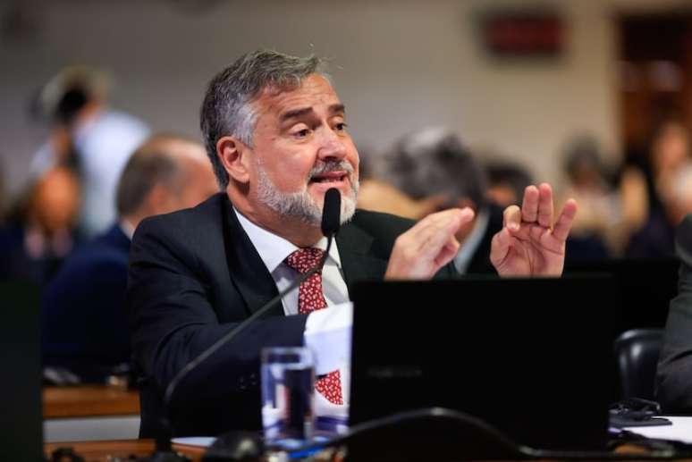 O deputado Paulo Pimenta na CPI do INSS