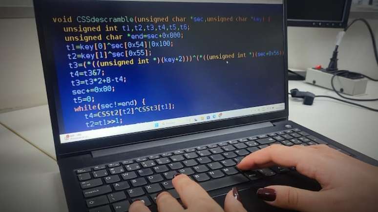 vibe coding foi eleita palavra do ano por dicionário britânico