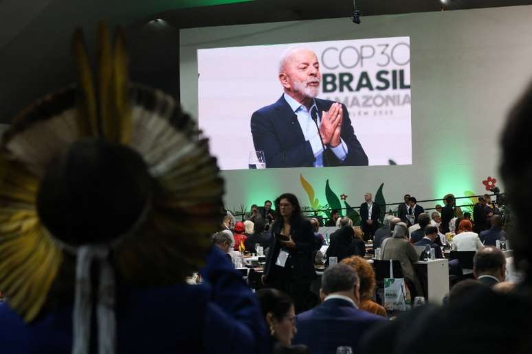 Presidente do Brasil, Luiz Inácio Lula da Silva, discursa durante a abertura da sessão plenária da Cúpula do Clima de Belém, parte da Conferência das Nações Unidas sobre Mudanças Climáticas (COP30)
6 de novembro de 2025
REUTERS/Anderson Coelho