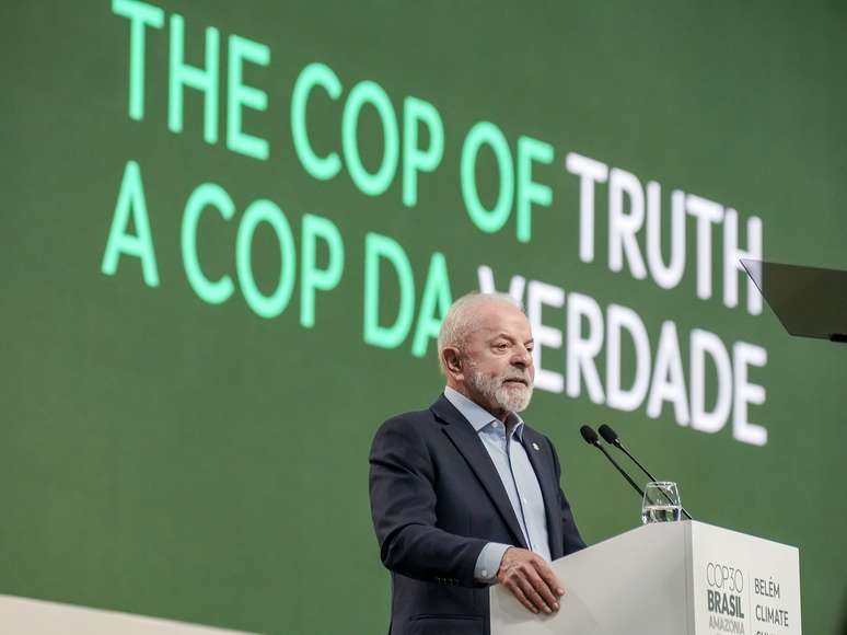 Defensor da exploração da Foz do Amazonas, Lula cobra fim de combustíveis fósseis na COP