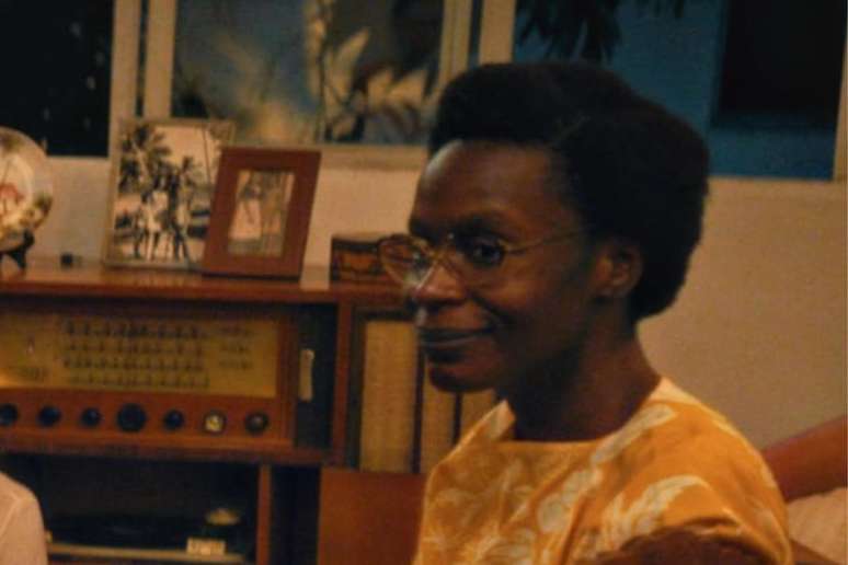 Isab&eacute;l Zuaa caracterizada como Teresa para 'O Agente Secreto'