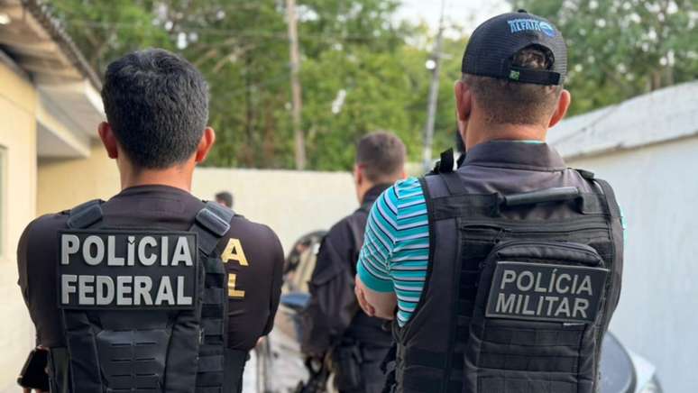 Segundo as investiga&ccedil;&otilde;es, os suspeitos usavam a posi&ccedil;&atilde;o de advogados para repassar bilhetes, estrat&eacute;gias e movimenta&ccedil;&otilde;es financeiras da fac&ccedil;&atilde;o