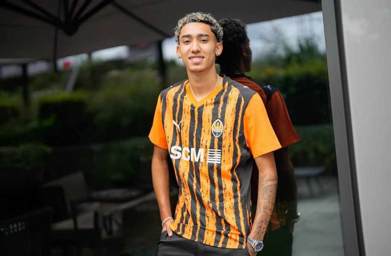 Isaque em apresenta&ccedil;&atilde;o time ucraniano &ndash;