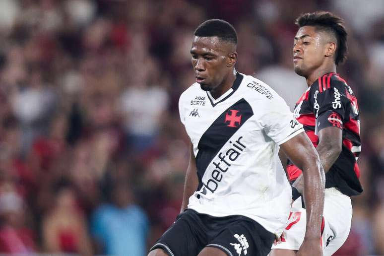 Cuesta virou titular absoluto do Vasco desde que chegou ao clube.