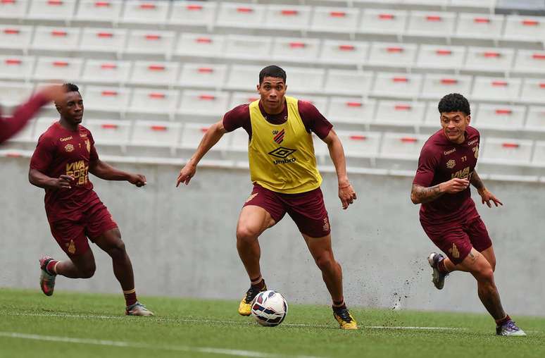 Furacão voltou ao G4 faltando três rodadas para o fim da Série B –