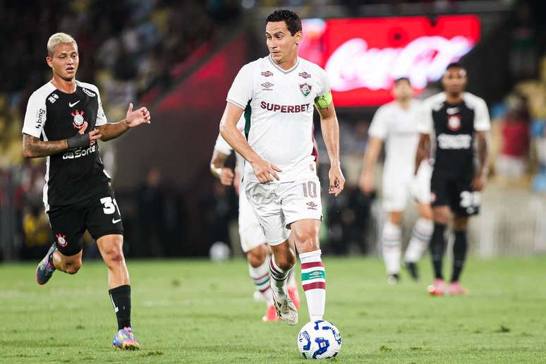 Ganso sentiu a panturrilha esquerda durante duelo contra o Corinthians –