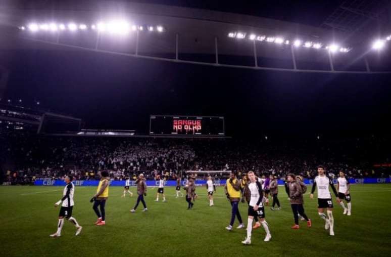Corinthians venceu o Palmeiras e avan&ccedil;ou na Copa do Brasil &ndash;