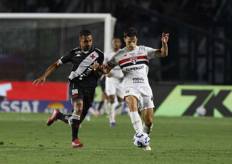 Paulo Henrique est&aacute; de volta ao time ap&oacute;s cumprir suspens&atilde;o