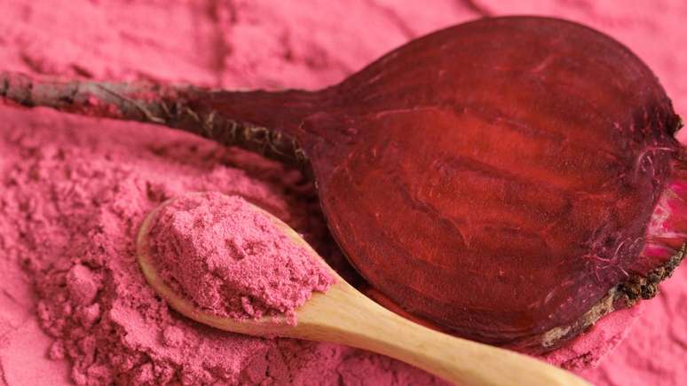 A beterraba é rica em nutrientes e antioxidantes, e sua versão em pó possui diversos benefícios, especialmente para quem faz atividade física