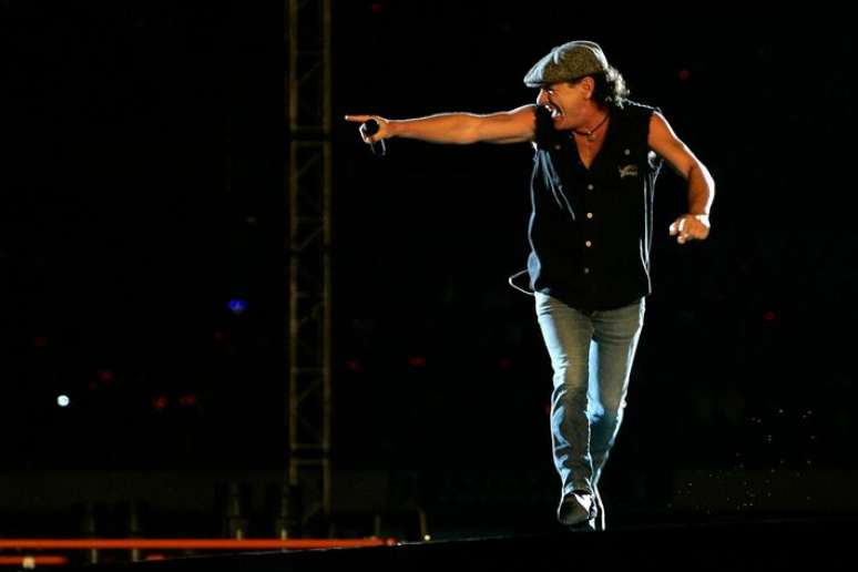 O vocalista Brian Johnson, da banda australiana AC/DC, em show no est&aacute;dio do Morumbi para plateia lotada, em 2009