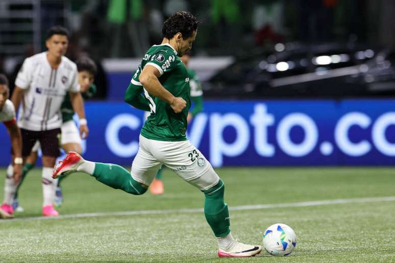 Veiga em a&ccedil;&atilde;o pelo Palmeiras &ndash;