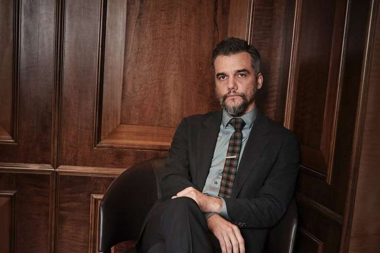 Wagner Moura posa para ensaio fotogr&aacute;fico em Zurique