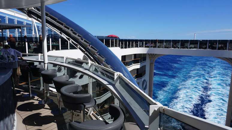 O MSC Seaview, destaque entre os dois, chama aten&ccedil;&atilde;o pelo porte: s&atilde;o 323 metros de comprimento e 16 andares, um verdadeiro gigante flutuante &ndash; depositphotos.com / Marina113