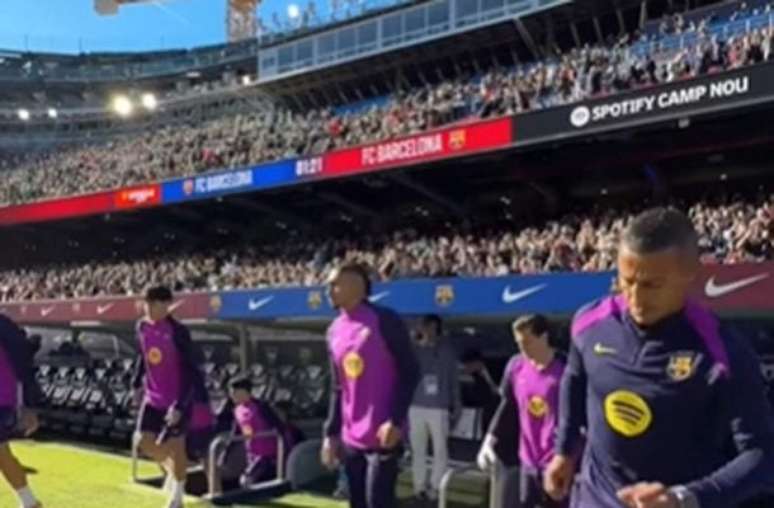 Barcelona abriu as portas do Camp Nou para cerca de 23 mil pessoas