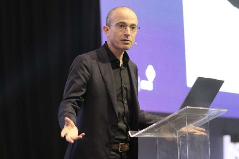 Yuval Harari e Erick Bretas deram palestra no evento HSM+, em S&atilde;o Paulo