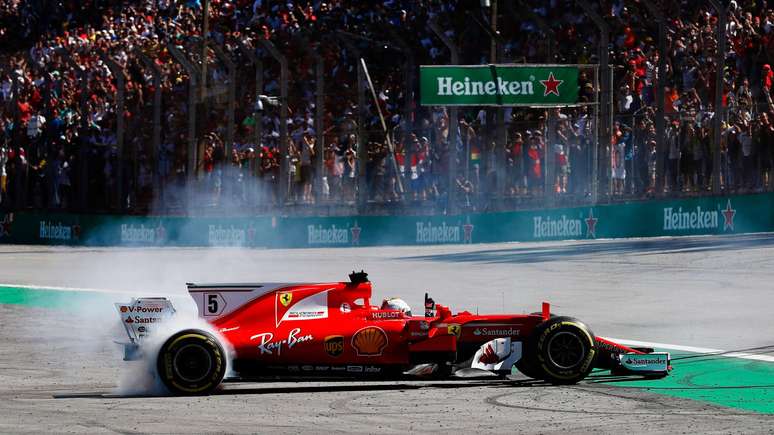Vettel celebra sua vit&oacute;ria em 2017