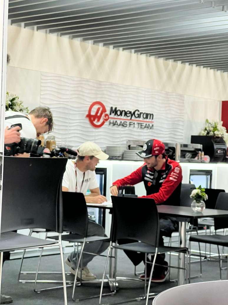 Vettel contou com a participa&ccedil;&atilde;o de todos os pilotos tamb&eacute;m. E o &uacute;ltimo deles foi Ocon. 