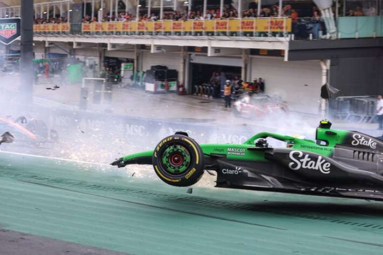 Gabriel Bortoleto d&aacute; susto em acidente na &uacute;ltima volta da corrida sprint para o GP de S&atilde;o Paulo