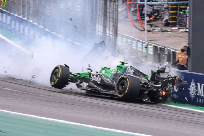 Gabriel Bortoleto d&aacute; susto em acidente na &uacute;ltima volta da corrida sprint para o GP de S&atilde;o Paulo