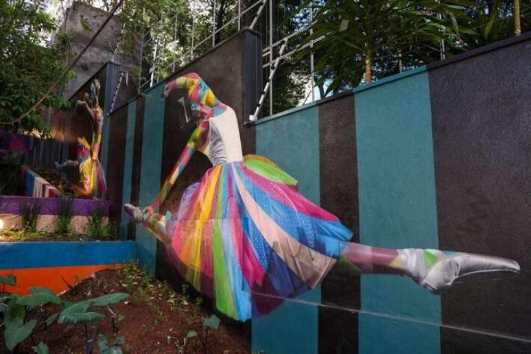 Escadaria das Bailarinas que une as ruas Alves Guimarães e Cardeal Arcoverde.