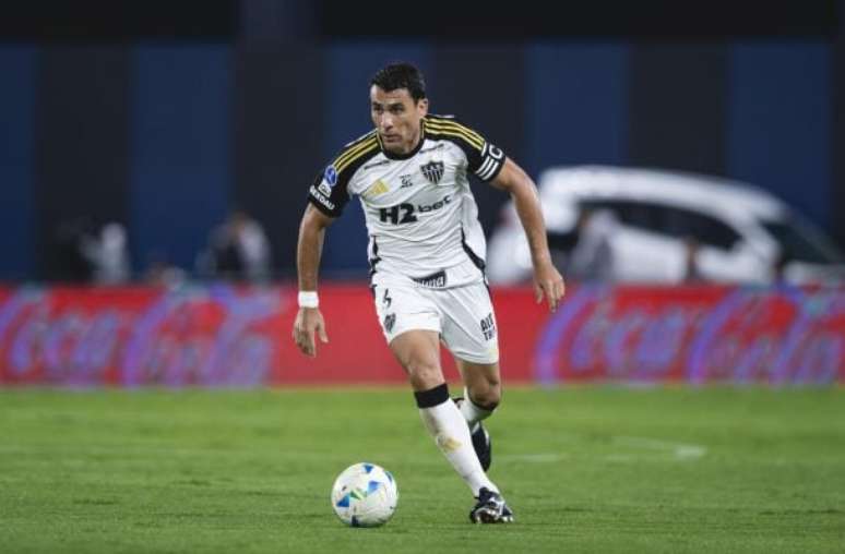 O jovem Iván Román também foi convocado por sua seleção –