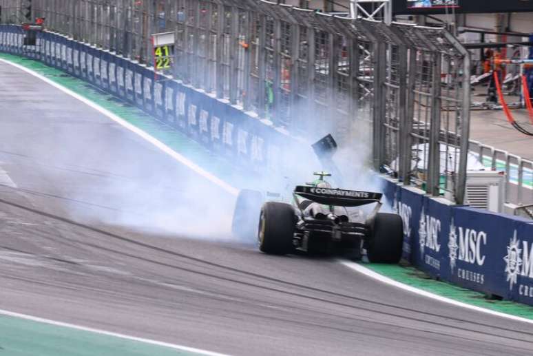 Gabriel Bortoleto d&aacute; susto em acidente na &uacute;ltima volta da corrida sprint para o GP de S&atilde;o Paulo