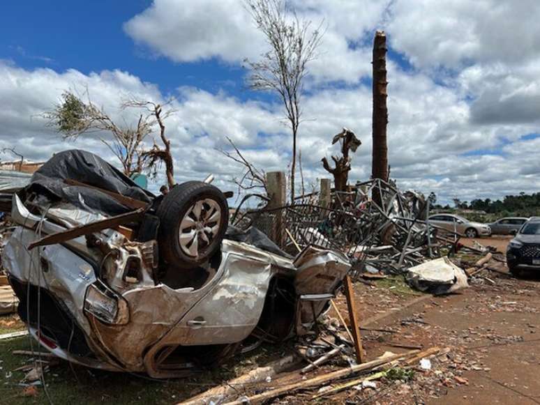 Tornado deixou rastro de destruição em cidade do interior do Paraná