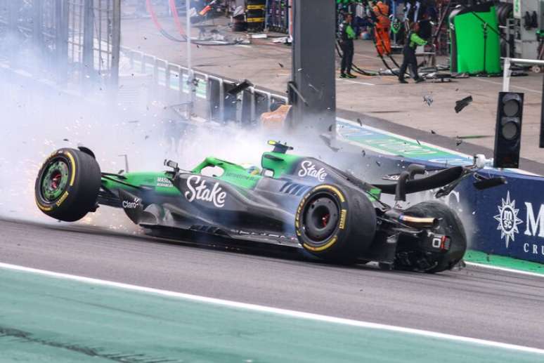 Gabriel Bortoleto d&aacute; susto em acidente na &uacute;ltima volta da corrida sprint para o GP de S&atilde;o Paulo