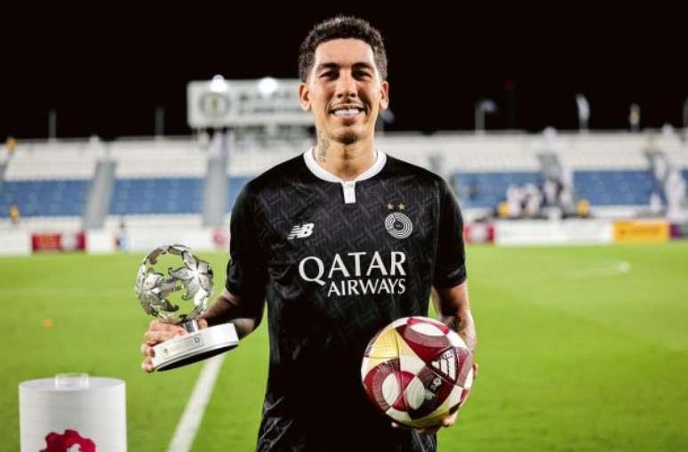 Roberto Firmino comemora um dos gols na tranquila vitória do Al Sadd –