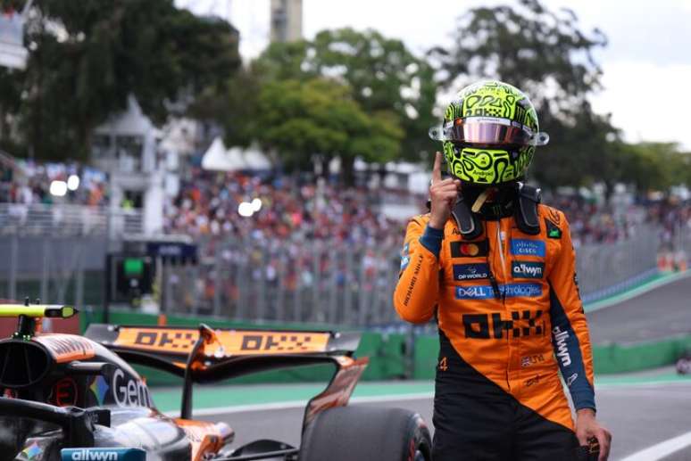 Lando Norris comemora mais uma pole em São Paulo.