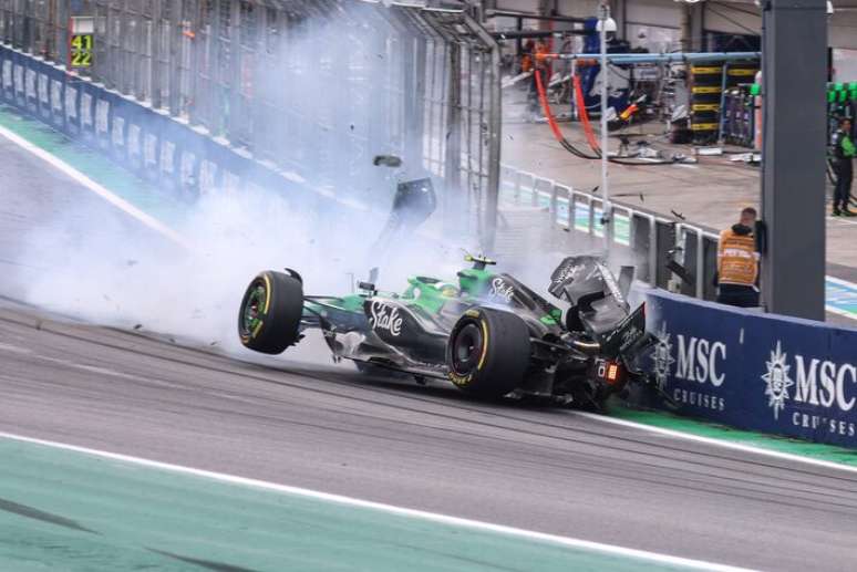 Gabriel Bortoleto d&aacute; susto em acidente na &uacute;ltima volta da corrida sprint para o GP de S&atilde;o Paulo