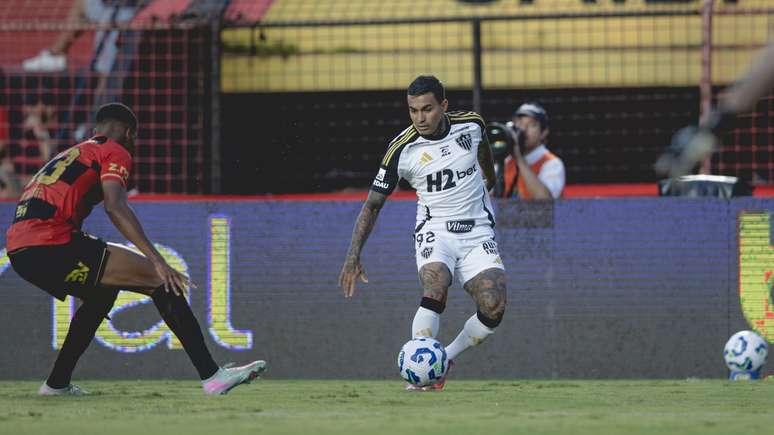 Lance do jogo entre Sport e Atlético