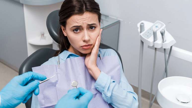 Mesmo que as medidas caseiras tragam alívio, a consulta odontológica continua sendo indispensável – depositphotos.com / IgorVetushko