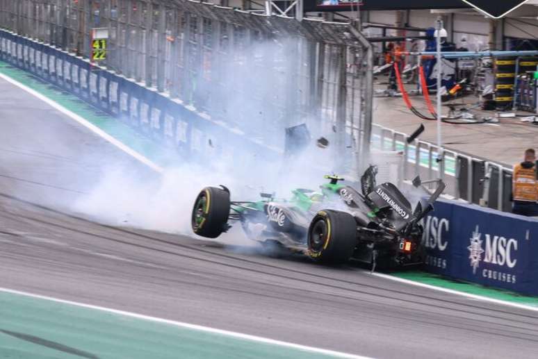 Gabriel Bortoleto d&aacute; susto em acidente na &uacute;ltima volta da corrida sprint para o GP de S&atilde;o Paulo